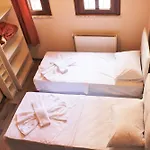 غولدن هاوس 4*