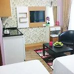 غولدن هاوس